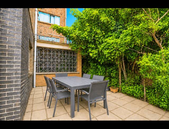 2 BEDROOM APARTMENT FOR SALE IN ESSENWOOD